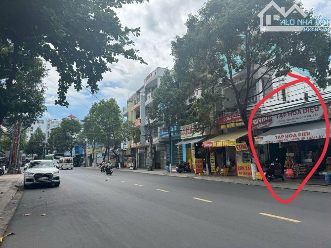 Bán nhà mặt tiền Đường Hoàng Diệu - ngang 11 mét