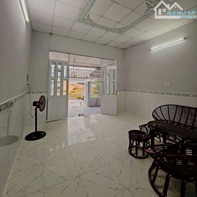 Vỡ nợ nên bán nhà c4 ở Tân Thới Nhì Hóc Môn 5x22 ( 112m2 ) 700 TRIỆU Sổ hồng riêng