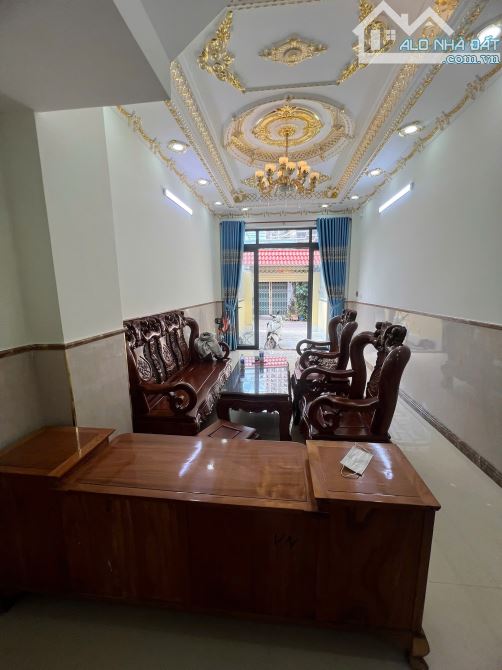 Nguyễn Văn Tiết, Lái Thiêu Thuận An - 233m2 - Nhà phố 3 tầng - Hẻm xe hơi