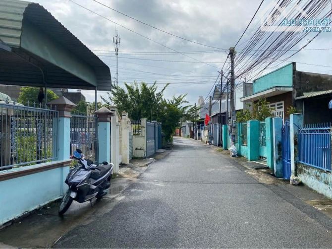 Cần bán nhà ở ngay chợ Thới Tứ Hóc Môn 5x18 ( 100m2 ) 720 TRIỆU Sổ hồng riêng