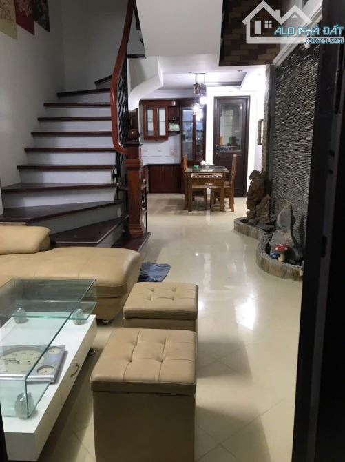 Cho thuê nhà THUỴ KHUÊ, Trích Sài. 13 triệu/tháng. Phù hợp ở Hộ Gia Đình