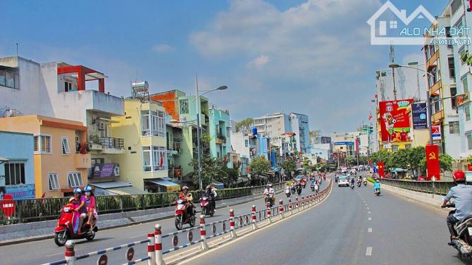 Bán Gấp Nhà Mặt Tiền Nguyển Văn Cừ, (Q1 cũ) (4x17m - 5 tầng - 20 tỷ)