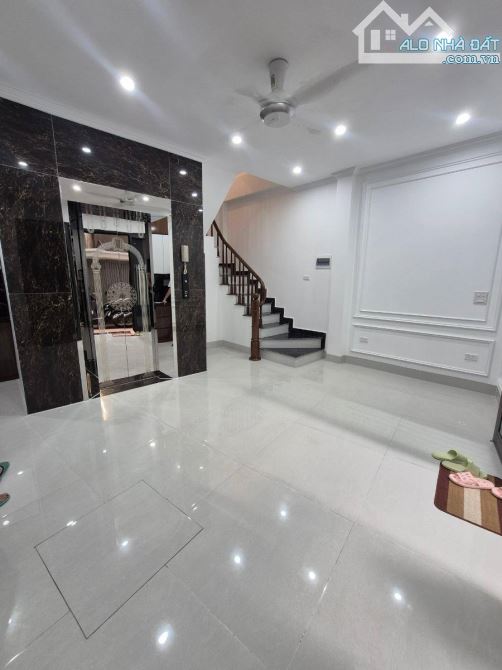 Chính chủ bán nhà mặt ngõ kinh doanh 5 tầng Linh Lang 80m chỉ 24 tỷ Ba Đình, ô tô tránh