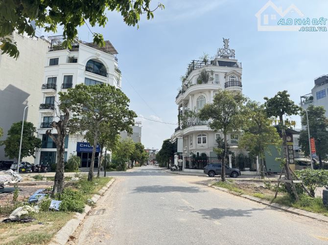 HOT Phân Lô Vỉa Hè- Vườn Đào Đông Anh- DT 109m2- MT 5,3m- View Vườn Hoa