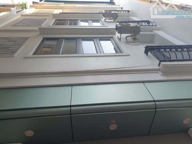 BÁN NHÀ LAI XÁ–LÔ GÓC–15M RA Ô TÔ TRÁNH, DỪNG ĐỖ–S= 42M2 – MT=5.4M GIÁ CHÀO 6.65 TỶ