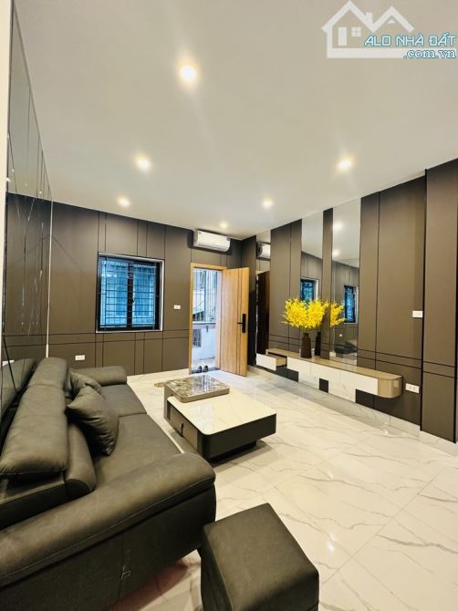 NHÀ MẶT PHỐ -CHÙA QUỲNH -QUẬN HAI BÀ TRƯNG -VỈA HÈ RỘNG-KINH DOANH SẦM UẤT -THANG MÁY -110