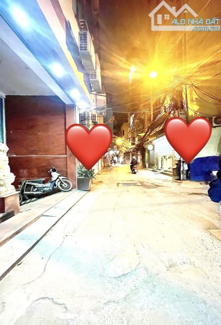 Bán gấp nhà mặt phố Cự Lộc 40m 5 tầng dân xây kd đỉnh, hàng xóm Royal city, giá rẻ 12 tỷ