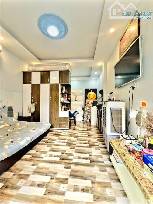 Bán nhà mặt tiền Nguyễn Bá Tòng, DT: 4 x 17.5m 70m2, 4 tầng - giá 10.3 tỷ TL
