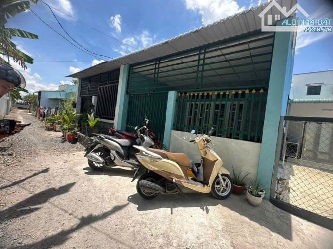 Nhà Nhựt Chánh Bến Lức 125m2 nở hậu mới xây cách QL1A 800m
