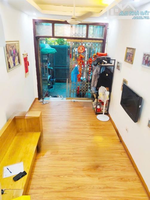 Hiếm Bán Nhà Hoàng Hoa Thám 50m² 4 Tầng Dân Xây Thoáng Trước Sau Ngõ Rộng Thoáng