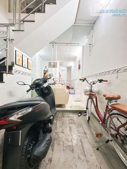 Bán nhà đẹp Cách Mạng Tháng 8 Quận 3, 30m2 2 tầng ở liền giá nhỉnh 4 tỷ