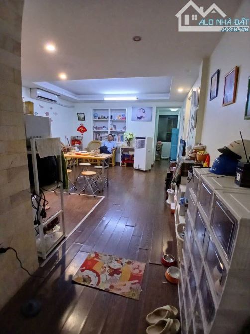 NHÀ ĐẸP NGỌC KHÁNH, THOÁNG SÁNG, GẦN PHỐ, OTO, SỔ RỘNG, SD 80M2 GIÁ 4,9 TỶ