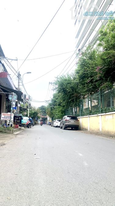 Nhà Ngay sát MT ĐƯỜNG số 8,P.Linh Tây cũ,TP Thủ Đức Cũ.