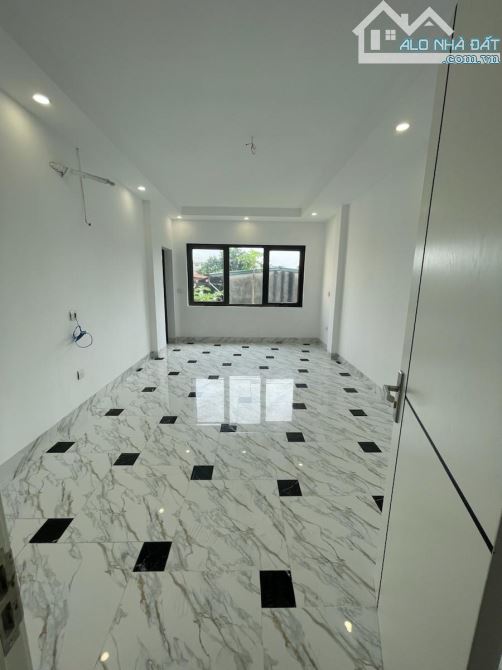 Siêu Phẩm Nhà Đẹp Dương Văn Bé – 5 Tầng, Thang Máy, Cách Mặt Phố 20m – 14.8 Tỷ