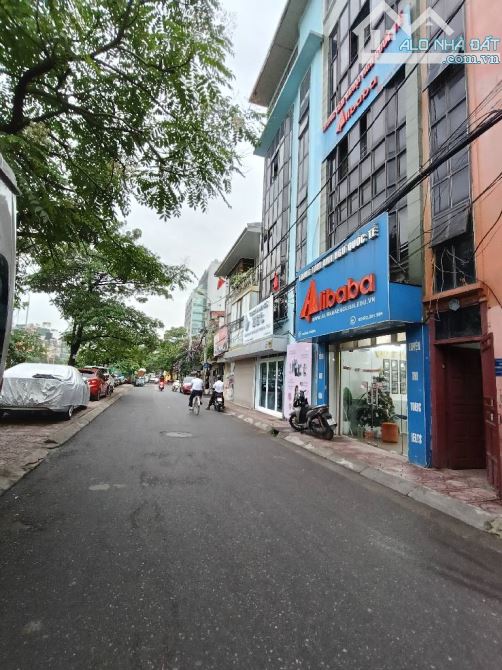 Bán nhà mặt phố giải phóng ô Tô Tránh kinh Doanh giá hơn 11 Tỷ