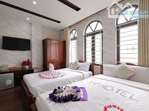 TOÀ KHÁCH SẠN LOSEBY – SÁT BIỂN MỸ KHÊ – VIEW PHÁO HOA