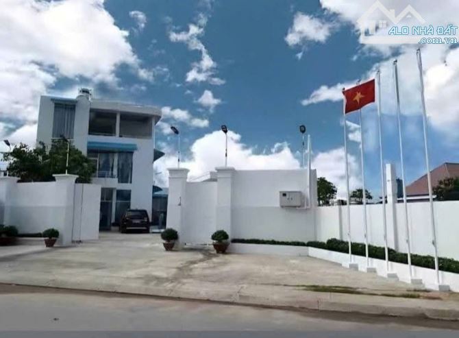 Cho thuê xưởng sạch đẹp 1300m2 Dương Công Khi
