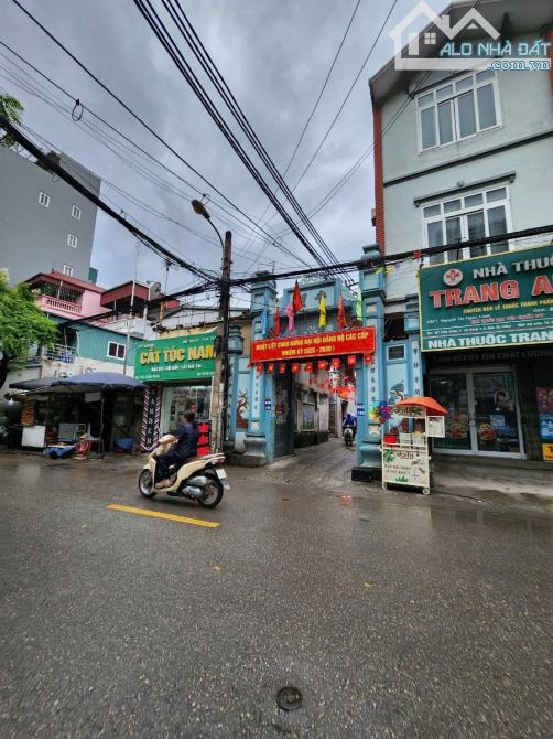 HÀNG KHỦNG TRẦN CUNG CẦU GIẤY 50m 7 TẦNG MT 4.5m Ô TÔ TẢI ĐỖ CỬA THANG MÁY GIÁ 16.5 TỶ