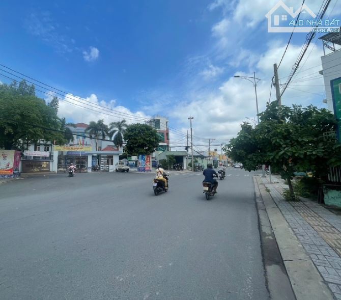 Bán nhà hẻm 7m _ XE HƠI tránh _ TRẦN THỊ NĂM Q12_ dài 26m, 96M2_ nhà cấp 4 chỉ 4ty200