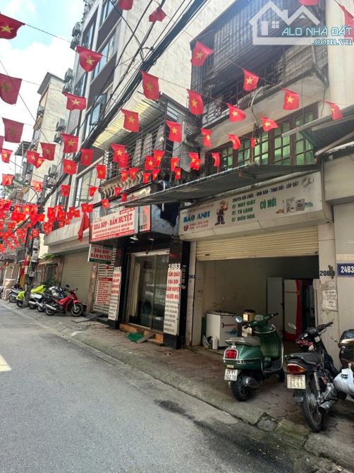 Bán nhà Mai Dịch 109m2 đường ô tô hai chiều dừng đỗ vỉa hè rộng 27 tỷ