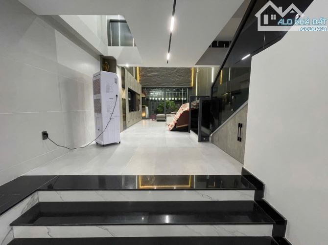 Chủ Xây Ở - Gò Xoài - 85m2 - 6 Tầng - Gara oto
