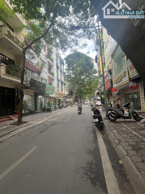 MẶT PHỐ NGHĨA TÂN, Ô TÔ TRÁNH,VỈ  HÈ RỘNG,KINH DOANH ĐỈNH