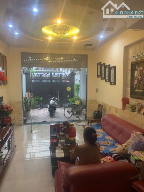 BÁN NHÀ TRƯỜNG CHINH Q12 - 4 TẦNG 83M2 ( 4M X 21M) - 9.95 TỶ.