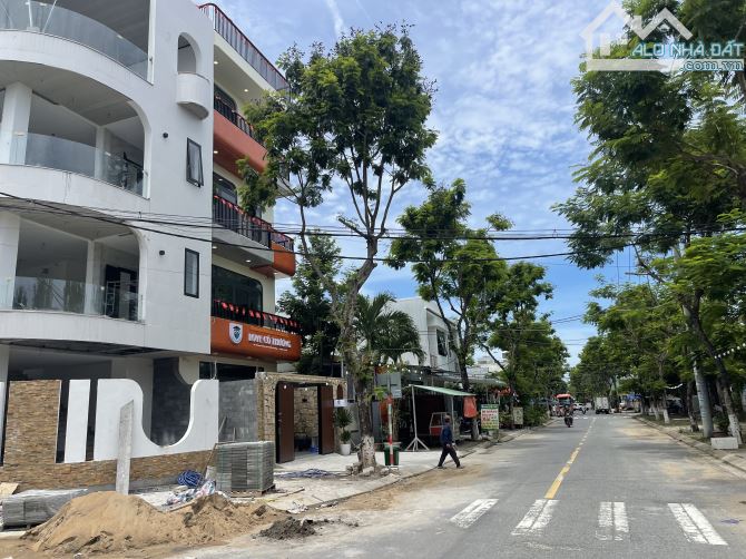 Bán Nhà MT 7.5m Hoàng Văn Hoè, KĐT Nam Việt Á, 100m2, 2 Tầng chỉ 8.2x tỷ