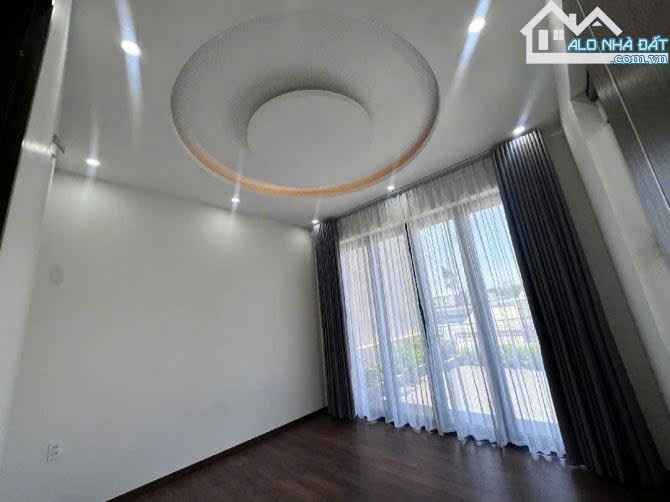 chủ cần bán nhanh căn villa 3 tầng đường sơn thủy. Ngũ Hành Sơn