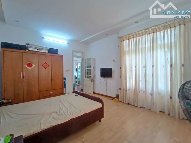 Bán nhà Mặt tiền Nguyễn Hoàng ( kẹp 2 mặt kiệt ).Ngay trung tâm thành phố Đà Nẵng.