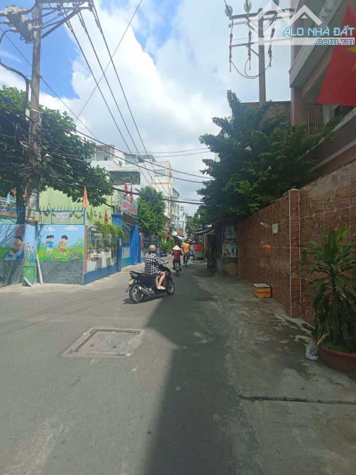 NHÀ 2 TẦNG ĐÚC BÊ TÔNG – SÁT ĐẦM SEN, TÂN PHÚ GIÁP Q11 – SHR – CHỈ 3 TỈ NHỈNH