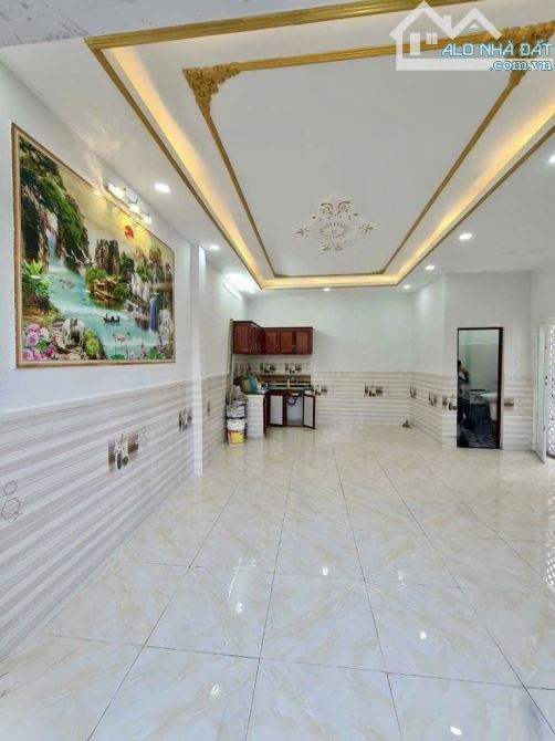 Bán nhà lô góc 2 tầng ,đường rộng 8m-dt 33m², Hóc Môn Xuân Thới Đông - giá chỉ 2.25 tỷ.