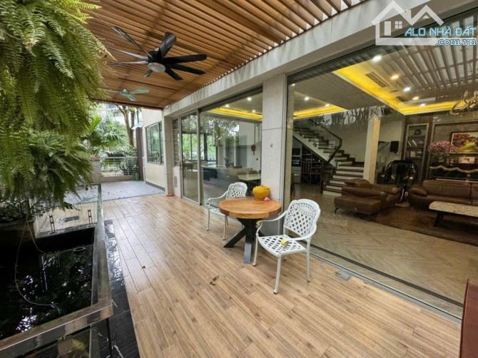 Biệt thự Gamuda Gardens, Hoàng Mai, 275m2 x 3T, MT 12.8m, đẹp long lanh, chỉ 69.5 tỷ