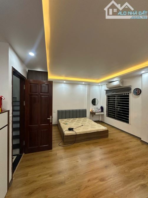 NHÀ ĐẸP Ở NGAY - 5 TẦNG - THANG MÁY - TẶNG FULL NỘI THẤT - NGÕ THÔNG KHẮP NGẢ - NGÃ 5 HÀ T