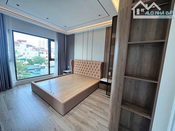 Cho thuê nhà 4 tầng, 50m² mặt phố Trần Quốc Hoàn – Cầu Giấy, MT 5m, giá 50 triệu/tháng