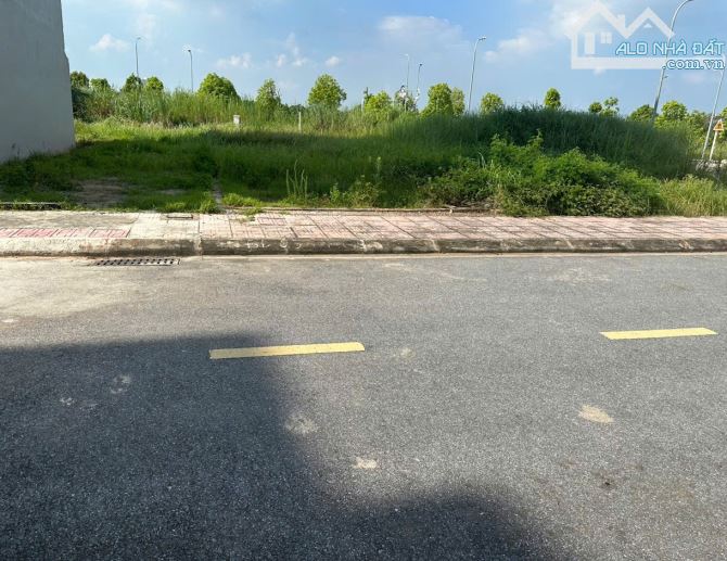 Bán đất TĐC Cự Khối, Long Biên 65m2, mt 5m, đường 12m, vỉa hè 3m, 14.5 tỷ