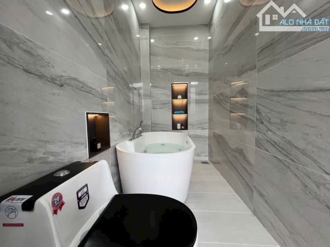 🏖️ NHÀ PHỐ 💥 RESORT MINI GIỮA LÒNG PHỐ THỊ 🏖️ DTSD 170m2, GIÁ 6.8 TỶ ✅️  📍 Vị trí: Hẻm