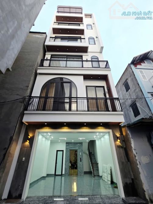 Chỉ 11,3 tỷ có ngay căn nhà 6 tầng ô tô thang máy Thạch Bàn - Đầu tư sinh lời bền vững