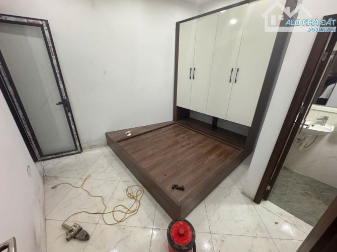 Cho Thuê CCMN 127 Thổ Quan 1 Đống Đa 20m2 Studio Cửa Sổ Ban Công Giặt Riêng Thang Máy 19P