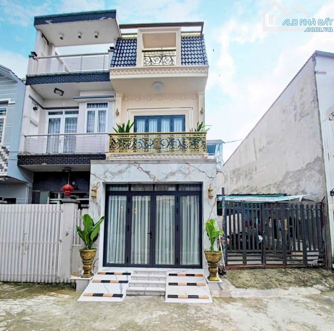 Bán nhà hẻm xe hơi 1806 Huỳnh Tấn Phát. Đt 4x18m. 2 tầng. St. Giá 6.3 tỷ