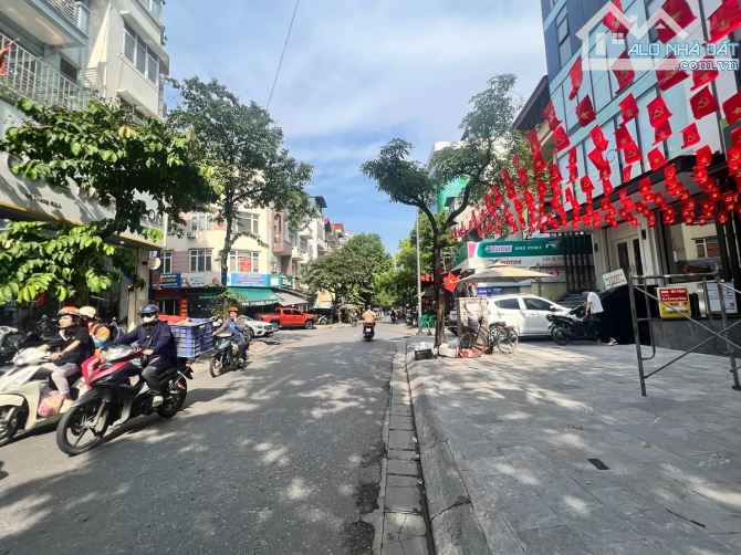 NHÀ ĐẸP 6 TẦNG PHỐ TRUNG KÍNH , NGÕ RỘNG ,GARA Ô TÔ , 74M2 , MẶT TIỀN 4.5M.