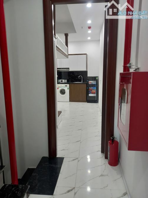 BÁN TOÀ NHÀ KHƯƠNG TRUNG, 6 TẦNG THANG MÁY, 11 PHÒNG KHÉP KÍN, SĐCC, GIÁ HƠN 15 TỶ.