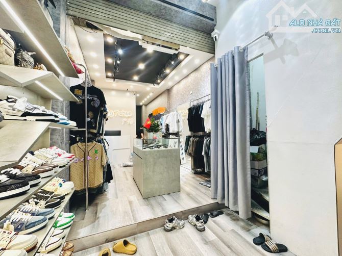 Bán nhà mặt phố Đông Các Đống Đa oto tránh,vào nhà, kinh doanh đỉnh dt 100m 5t mt 3.7m