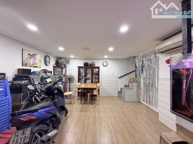 Bán nhà đẹp ở ngay hẻm thông gần MT Nguyễn Thông, Q3, 4 tầng, 30m2, nhỉnh 6 tỷ