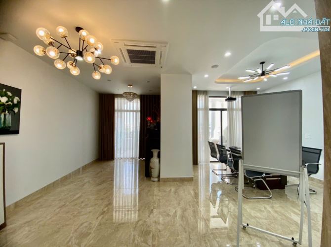 Cho thuê shophouse mặt đường Võ Nguyên Giáp, mặt tiền 7m, dt 114m, nhà 5 tầng đẹp - 10