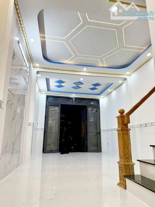 LÊ VĂN QUỚI nhà 2 tầng 4 x 15 hẻm xe hơi Giáp Tân Phú  5.7 tỷ - 10