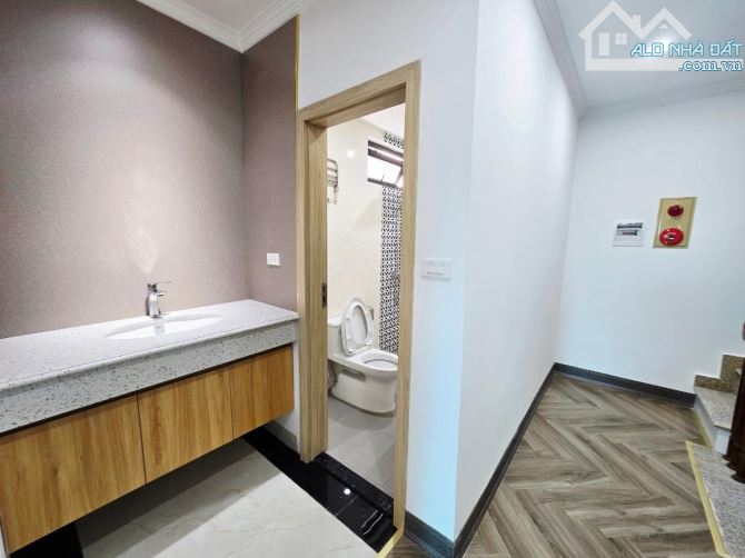 Bán nhà phố Vũ tông Phan mặt tiền siêu rộng mẫu ô tô tránh - 10