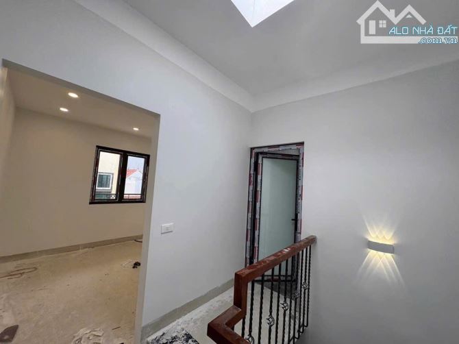 NHÀ MỚI KINGKONG - HỒ TÙNG MẬU - FULL NỘI THẤT - NGÕ RỘNG THOÁNG 💰 Giá: 7.2 tỷ 📐 Diện tí - 10
