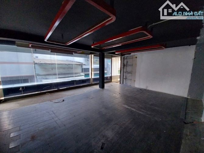 Bán nhà mặt tiền lô góc Lũy Bán Bích, Tân Phú, 4 tầng, 5,3mx 16m. Giá chỉ: 16,x tỷ - 10