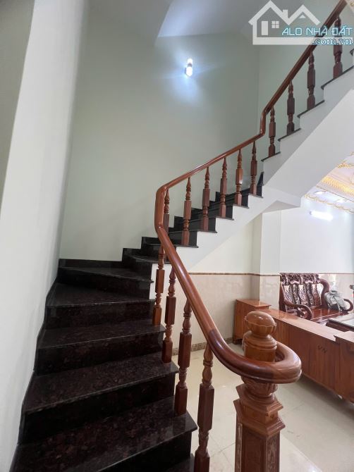 Nguyễn Văn Tiết, Lái Thiêu Thuận An - 233m2 - Nhà phố 3 tầng - Hẻm xe hơi - 10